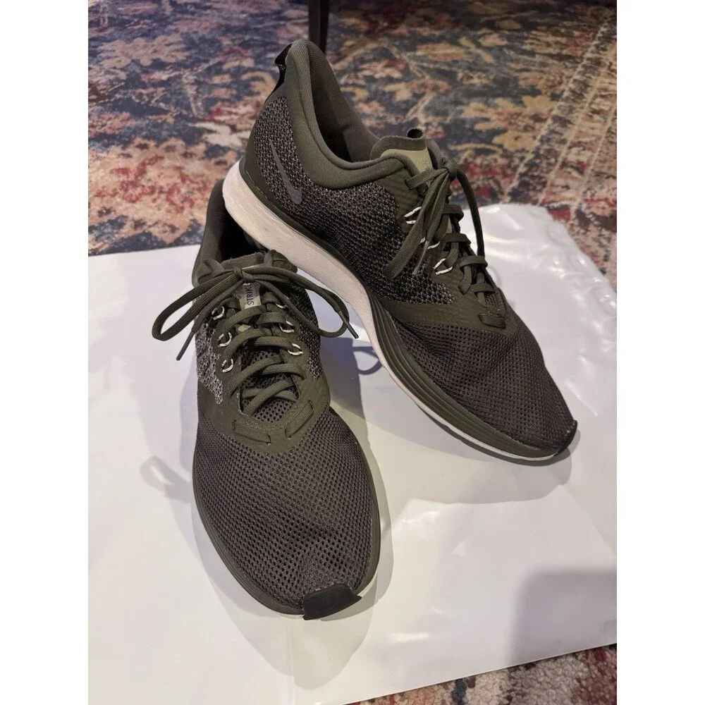 Nike Zoom Strike Mens Running Shoes Olive Green Grey Size 10.5 Mesh Lightweight